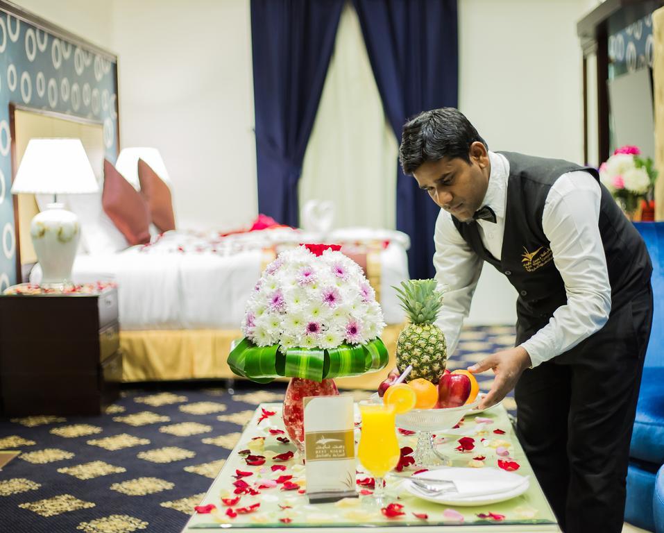Rest Night Serviced Apartments- Alhamra Riyadh Exterior photo A room service attendant at work
